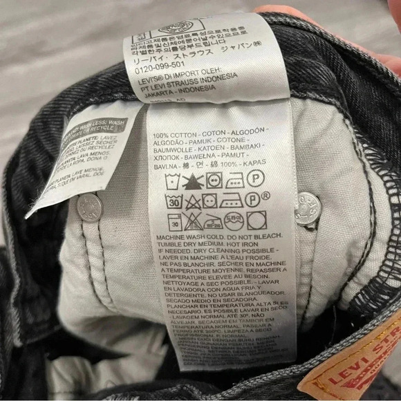 Levi's 501 Original Women's High-Rise Jean Denim Shorts Raw Hem Sz 28 - Picture 7 of 10